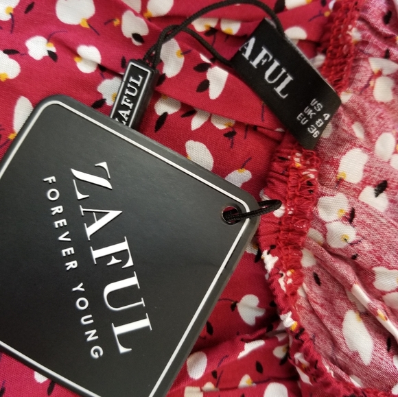 Red Floral Crop Top - Picture 4 of 4